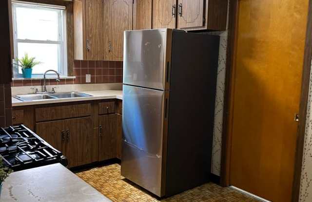 Brick 4 Bedrooms house is South Euclid With 2 Cars Detached Garage for Rent photos photos Brick 4 Bedrooms house is South Euclid With 2 Cars Detached Garage for Rent photos photos