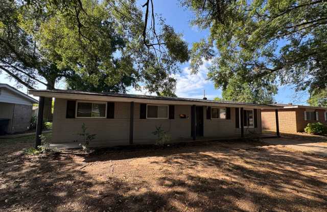 HALF OFF First Full Month's Rent!!!! Close to Barksdale Air Force Base... - 5316 Carnation Street, Bossier City, LA 71112