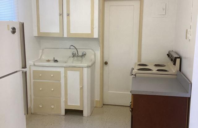 1 bed 1 bath apartment on Oregon Avenue photos photos