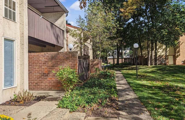 2-36 ASPEN WAY W Gallery 4