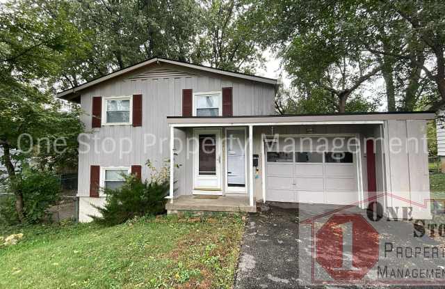 Split level 3 bedroom, 1.5 bathroom, and 1 car garage home in Independence, Missouri Gallery 1