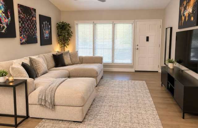 1320 E Bethany Home Road Gallery 4
