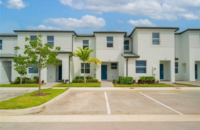 27765 SW 155th Ct Gallery 1