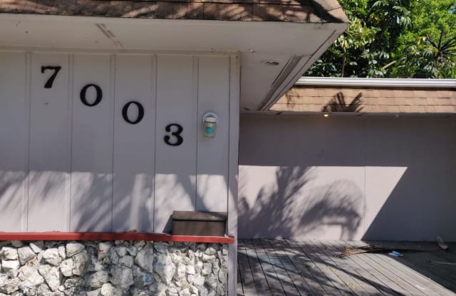 7003 NW 79 ST photos photos