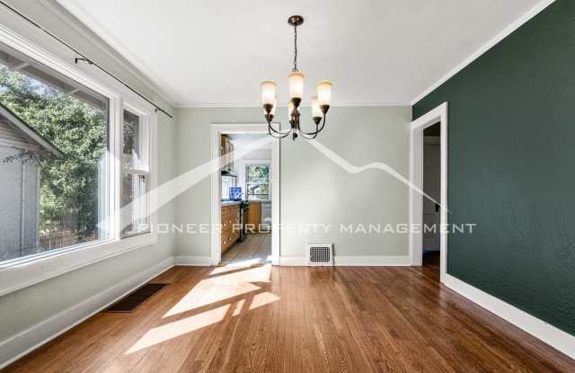 Spacious Home near Washington Park with AC! Gallery 4