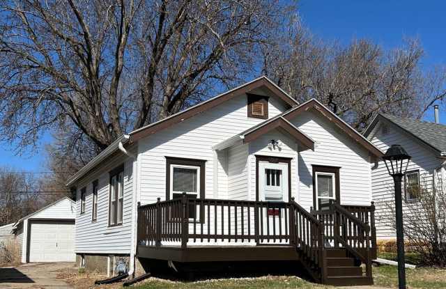 4+BD/2 BATH HOUSE NEAR AUGUSTANA  USF with Garage photos photos