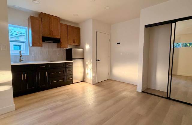 714 South Philadelphia Street Gallery 2