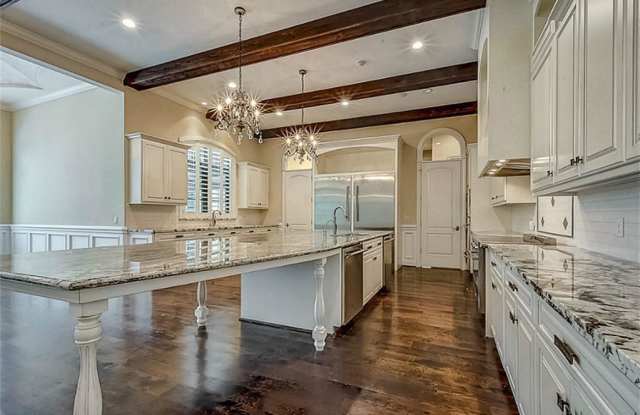 5559 Holly Springs Drive Gallery 2