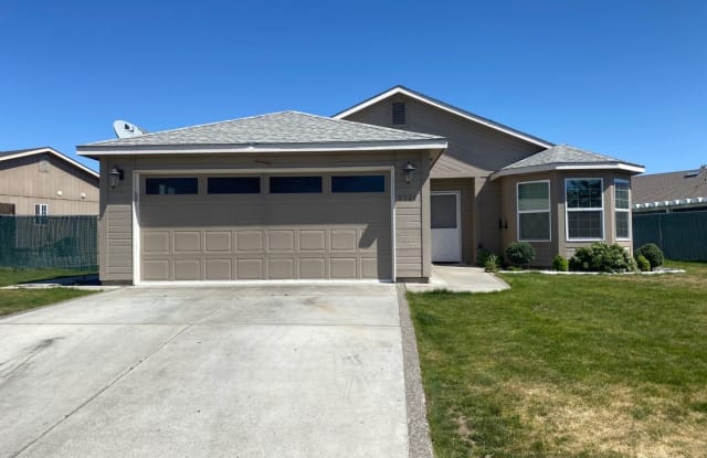 8924 Bonnie Avenue - 8924 West Bonnie Avenue, Kennewick, WA 99336