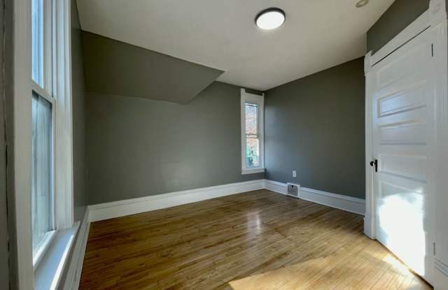 Captivating 3 Bedroom 1 Bathroom Single family home!! photos photos