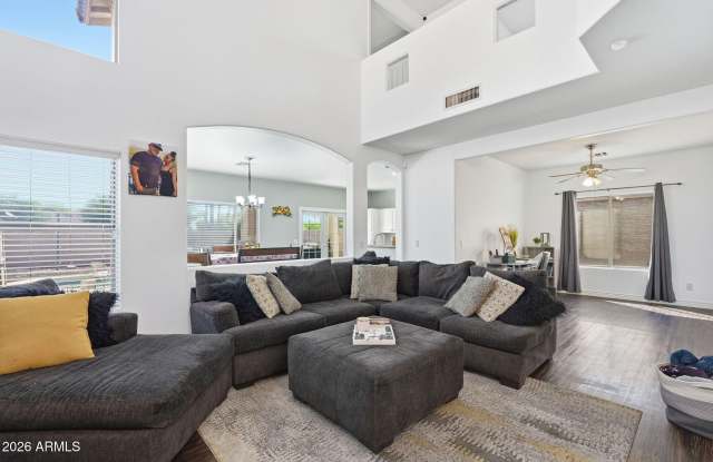 2033 N 107TH Drive Gallery 3