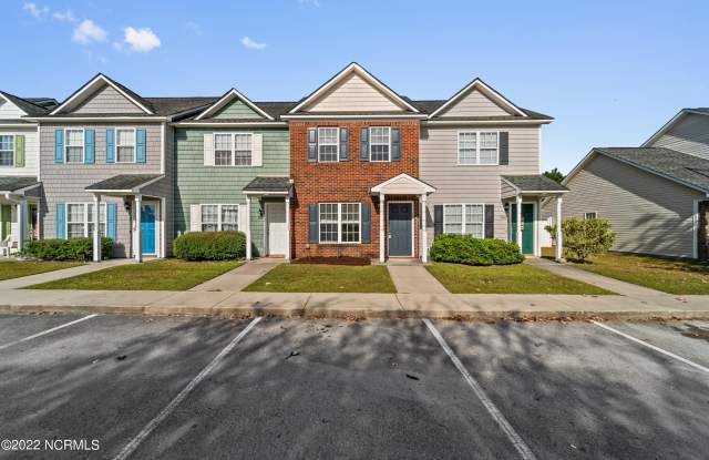 702 Springwood Drive - 702 Springwood Drive, Jacksonville, NC 28546
