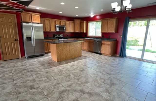 BEAUTIFUL  SPACIOUS 4 BEDROOM/2.5 BATH DUPLEX IN TOMAH! photos photos