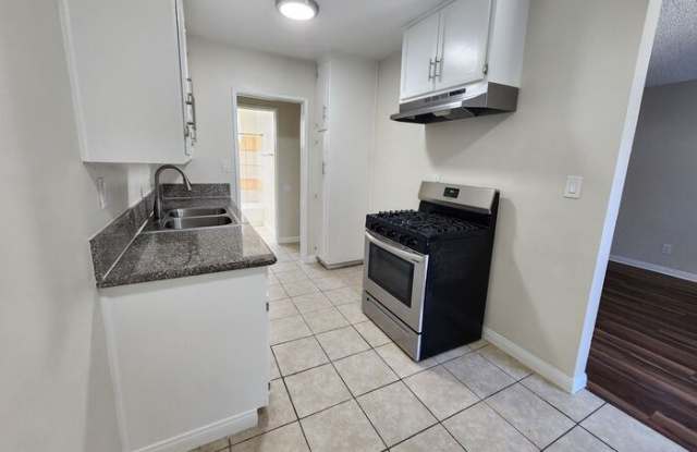 4361 Elm Avenue photos photos