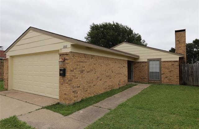 2202 Spicewood Lane - 2202 Spicewood Lane, Carrollton, TX 75006