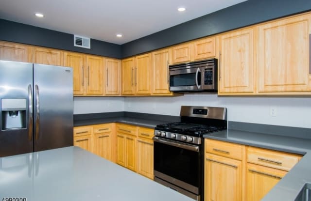 215-broad ST - 215 Broad St, Newark, NJ 07104
