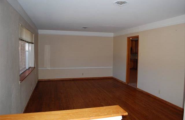 1004 Woodland Drive Gallery 3