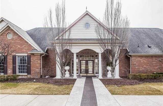 Beautiful 2 bedroom 2 bathroom Condo in Slivercreek Sub - 3635 Tremonte Circle, Oakland County, MI 48306