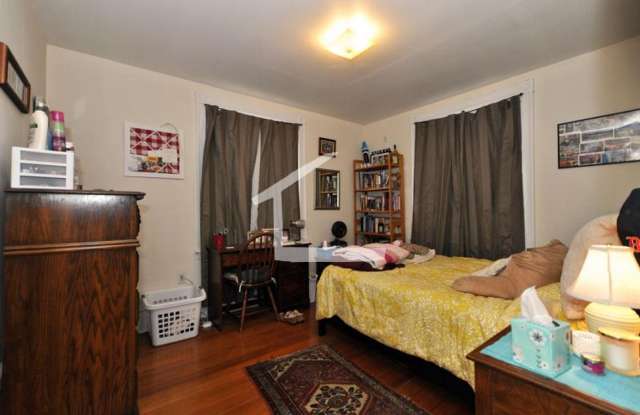 NIce 4 bed in Washington Square Gallery 4