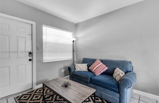 105 SW 5th Ct Gallery 4