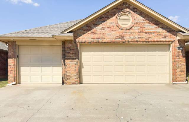 Beautiful Home with Lots of Space + Storage + Office Gallery 3