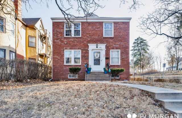 2 bedroom, 1 bathroom apartment with onsite laundry! photos photos