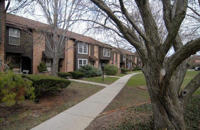 1675 St James Court - 1675 Saint James Court, Columbus, OH 43220
