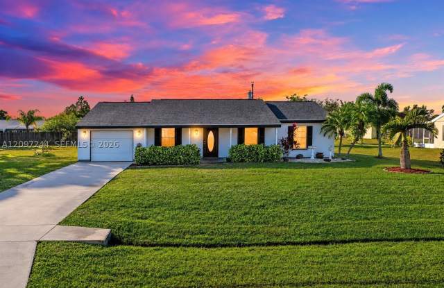532 SE Whitmore Dr Gallery 1