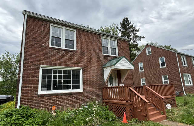 1704 13th Street SE - 1704 13th Street Southeast, Massillon, OH 44646 1704 13th Street SE - 1704 13th Street Southeast, Massillon, OH 44646