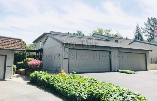 Very nice 2 Bed/ 1.5 Bath /1,263 Sqft Walnut Creek townhouse in desirable Skywest HOA available now! photos photos