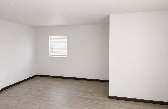 246 West Maple Street - b Gallery 3