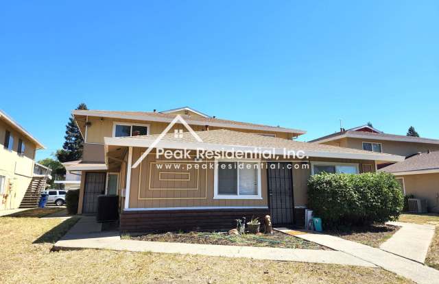 Spacious 2bd/1ba Sacramento Fourplex photos photos Spacious 2bd/1ba Sacramento Fourplex photos photos