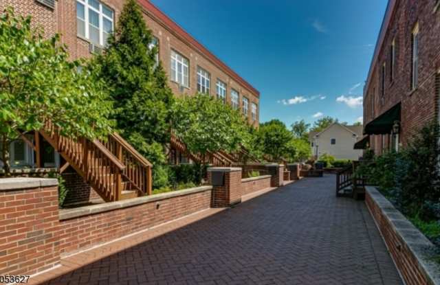 519 Trinity Pl Gallery 2