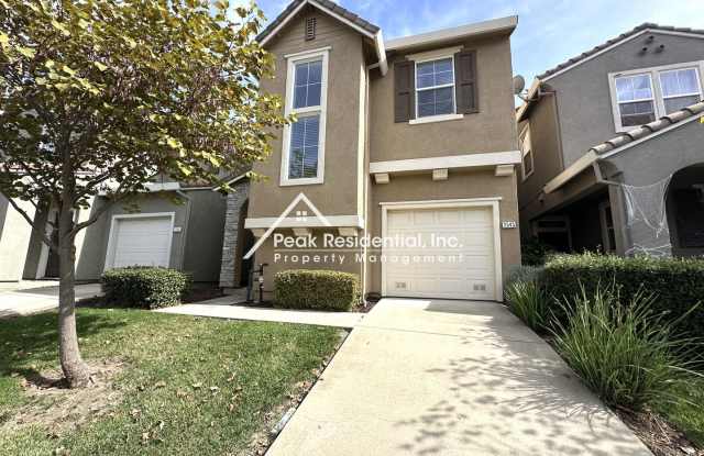 Very Nice 3bd/2.5ba West Sacramento Home - 2545 Huckleberry Circle, West Sacramento, CA 95691