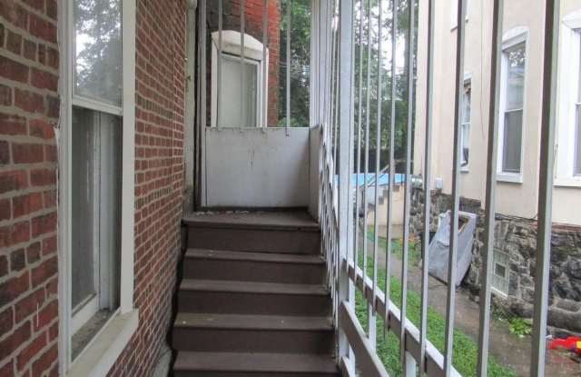 818 WYNNEWOOD Road Gallery 2