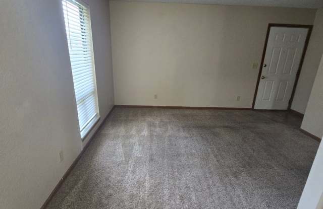 2 Bedroom 1 Bathroom Apartment in heart of Osage Beach! Gallery 4