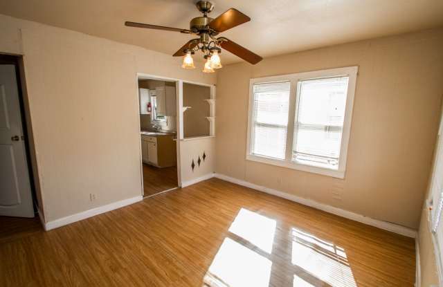 Cozy 2 Br/1 Ba Home Near At Center photos photos