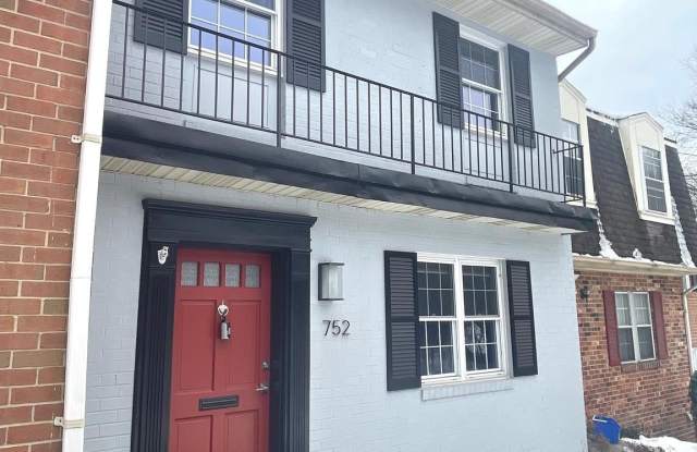 752 COLLEGE Parkway photos photos