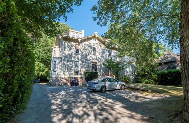 4 Red Cross Avenue - 4 Red Cross Avenue, Newport, RI 02840