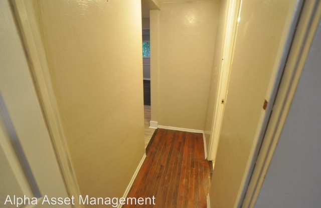 706 Evergreen #1 Ave Gallery 2
