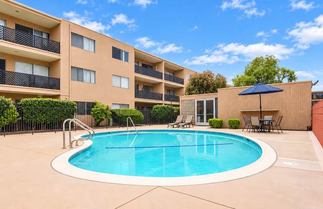 Spacious 2BR/2BA + Balcony | Pool, Parking & Central A/C Gallery 3