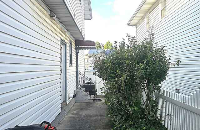79 Bartow St - 79 Bartow Street, Staten Island, NY 10306