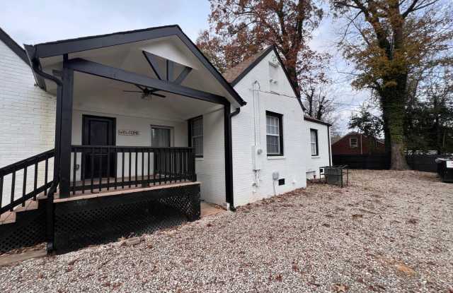 Room in 4 Bedroom Home at West Blvd Gallery 3