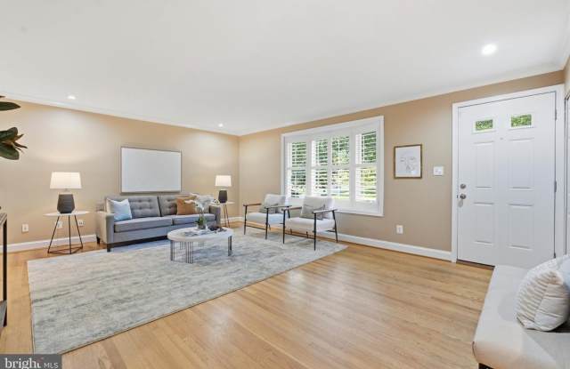 Lovely, updated rambler with finished walk-out basement! Gallery 4