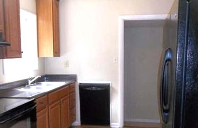 5 bedroom/ 2.5 bathroom- Skipwith Farms Gallery 3