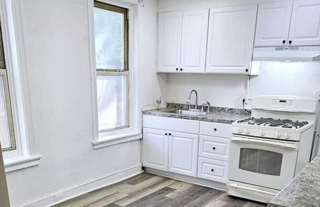 LARGE! NEWLY REMODELED 4 BEDROOM HOME 4 A STEAL!!! Gallery 4