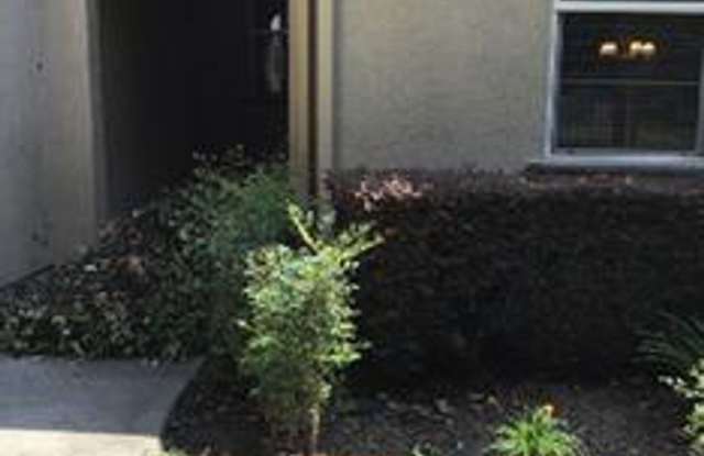 Beautiful 3-Bedroom Condo in Elk Grove Gallery 1