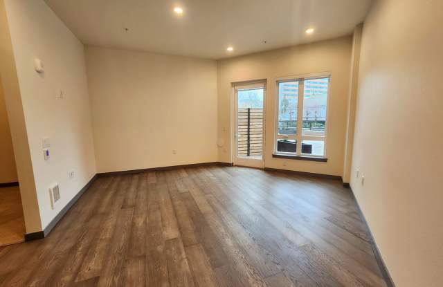 Brand New Urban One Bedroom Condo in Totem Lake, Kirkland Gallery 3