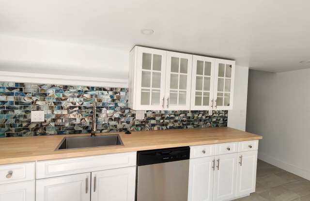 Coastal Charm Awaits in Bonita Springs RECENTLY REDUCED! Gallery 4