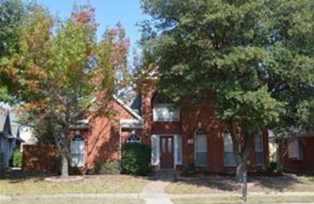 112 Midcrest Drive - 112 Midcrest Dr, Irving, TX 75063